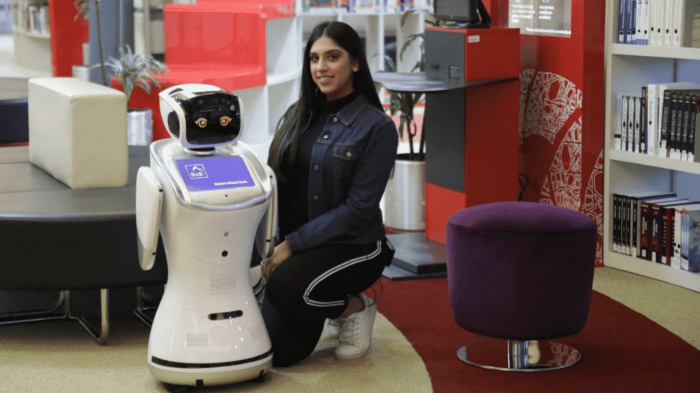 Shaima Almeer next to a robot