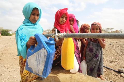 Children fetching water. Photo: UNICEF Yemen, 2019