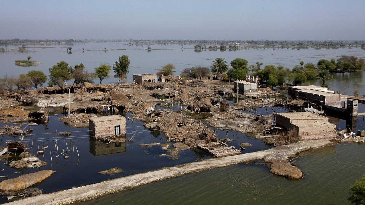  Damages in the flood-affected areas in the Sindh province after a monsoon season in Pakistan. U.S. Marines with the Marine Medium Helicopter Squadron 165 Reinforced (HMM-165 REIN), 15th Marine Expeditionary Unit (15th MEU) and the Marine Medium Tilt Rotor Squadron 266 Reinforced (VMM-266 REIN), 26th Marine Expeditionary Unit (26th MEU) assist the Pakistan Army with humanitarian assistance operations, Oct. 22, 2010.